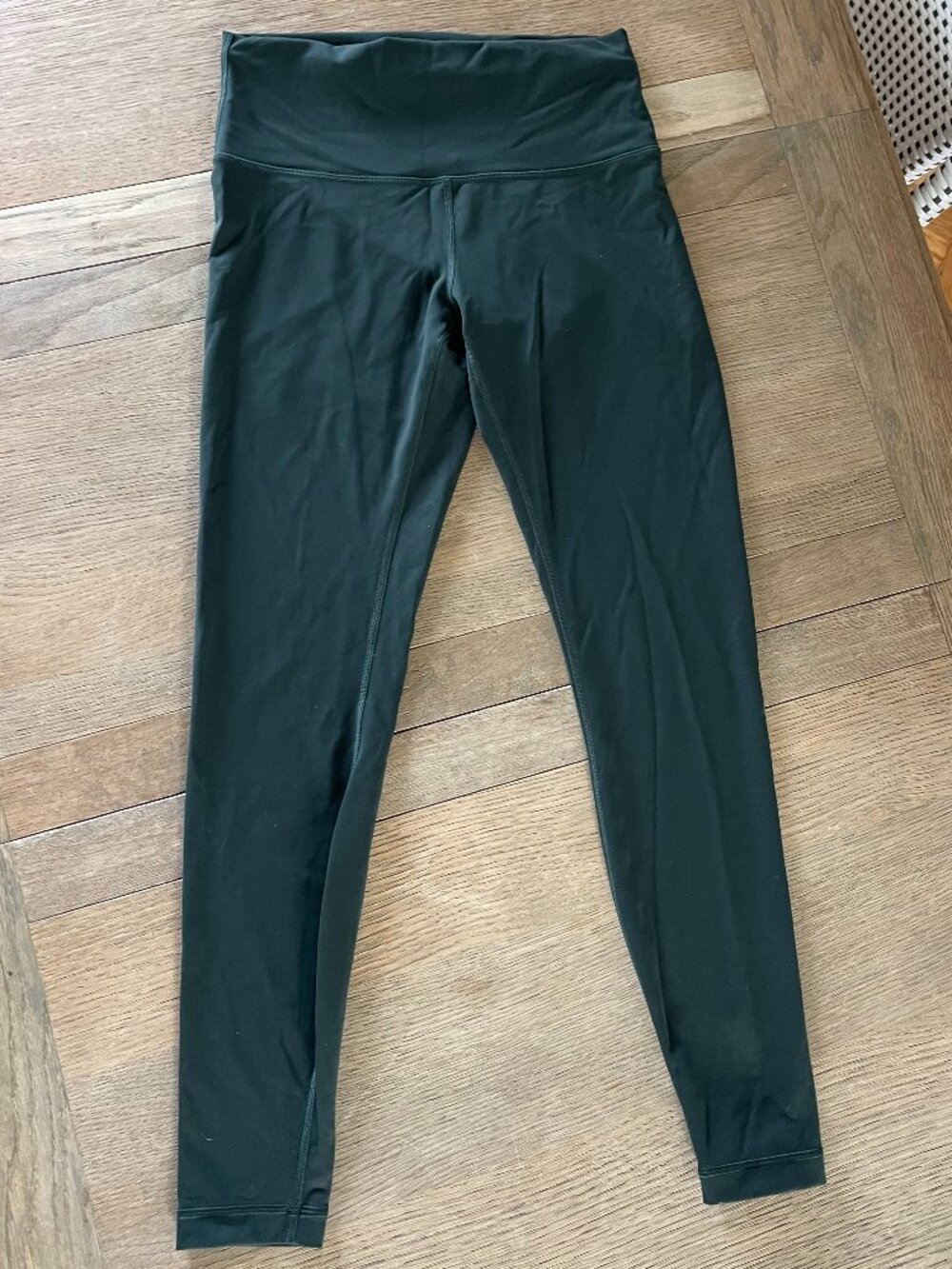 Lululemon Wunder Train High-Rise Tight 28" - Rainforest Green - Size 8
